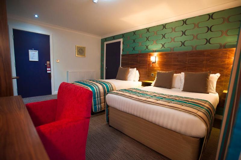 Standard Triple Room image 4