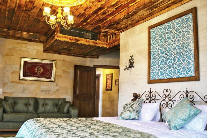 Deluxe King Room image 1