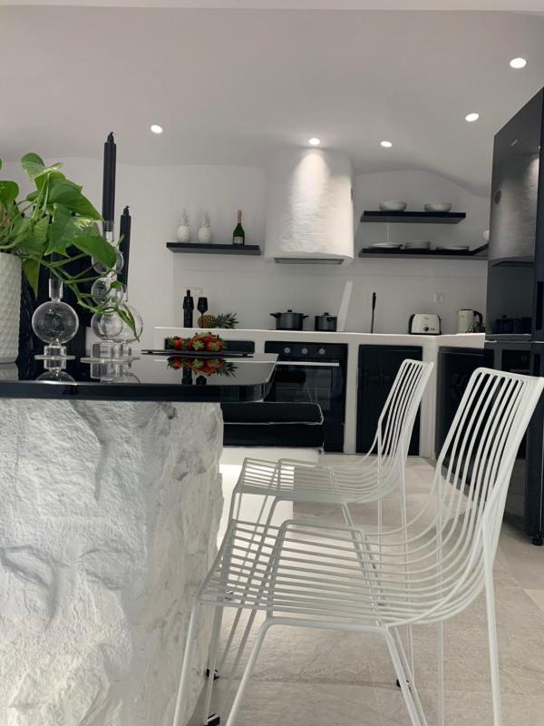Luxury Two-Bedroom Apartment image 2