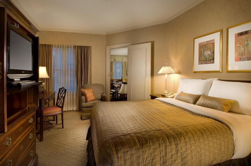 Mayflower Park Hotel - image 14