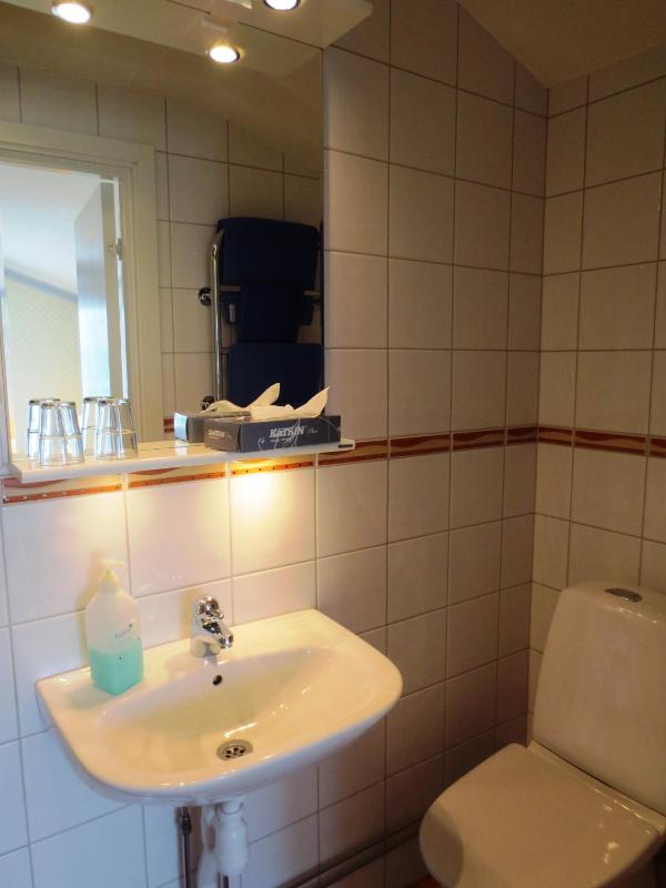 Twin Room with Garden View image 2