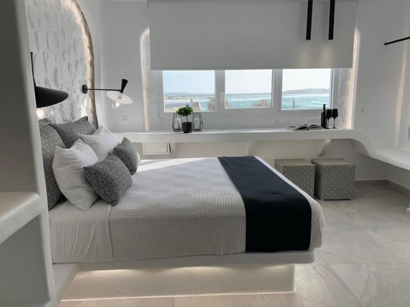 Suite with Sea View image 3
