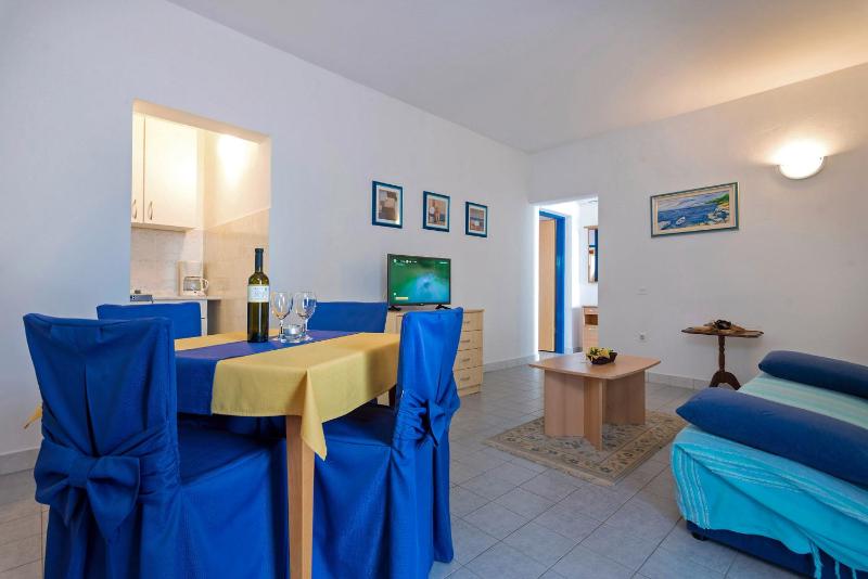 One-Bedroom Apartment image 3