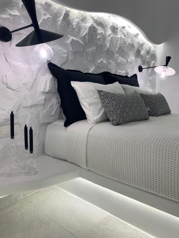 Luxury Two-Bedroom Apartment image 1