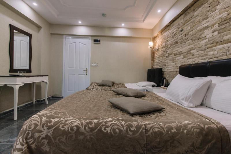 Double or Twin Room image 4