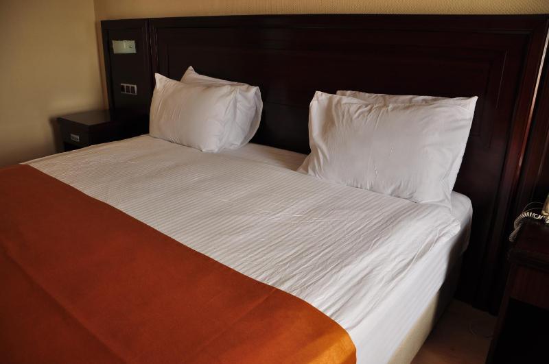 Junior Suite with Balcony image 1