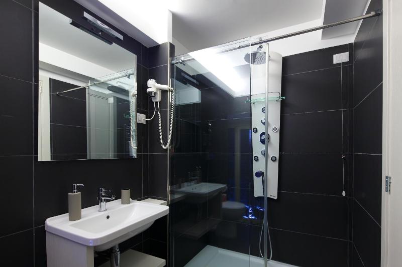 NearHome Smart Suites Guest House - image 6