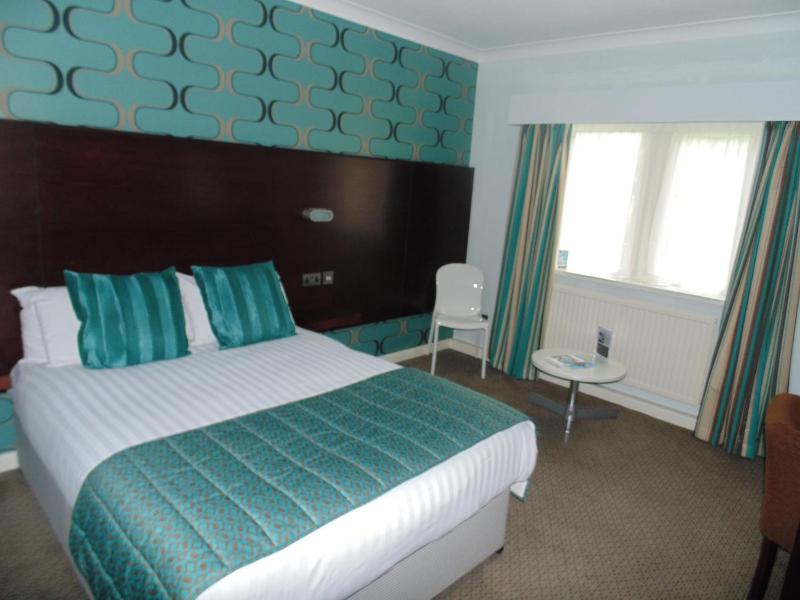 Standard Double Room image 3
