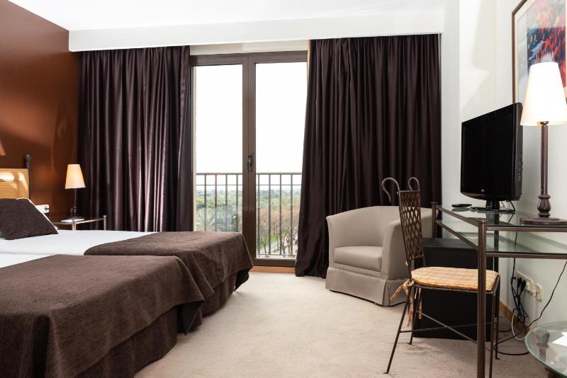 Double or Twin Room image 3