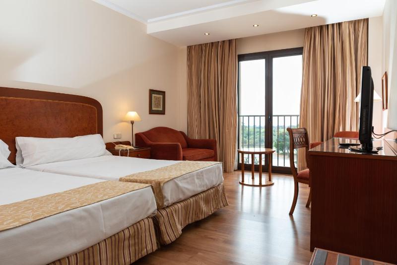 Superior Triple Room image 1