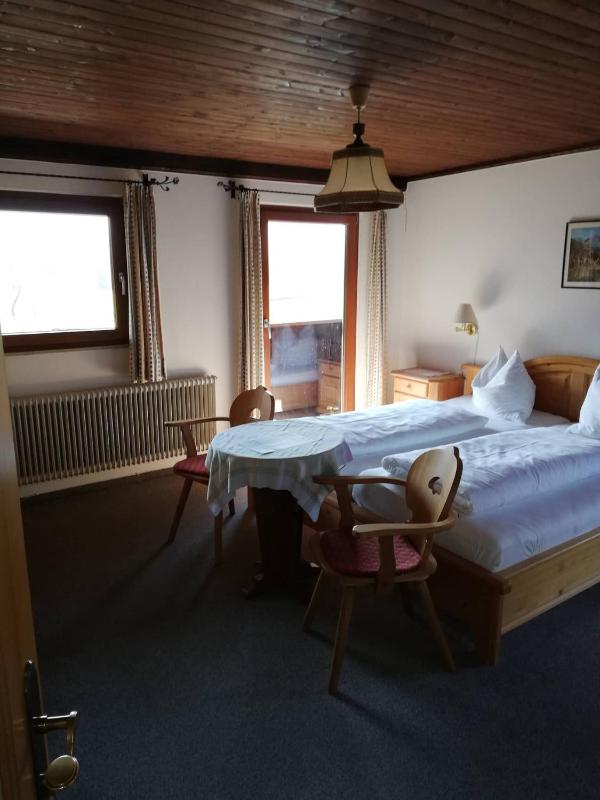Double Room with Lake View image 4