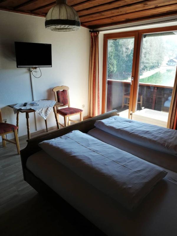 Double Room with Lake View image 2