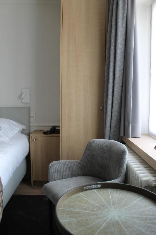 Standard King Room image 4