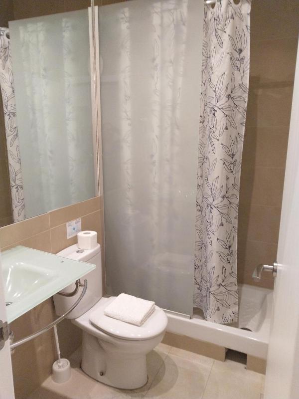 Deluxe Double Room with City View image 2