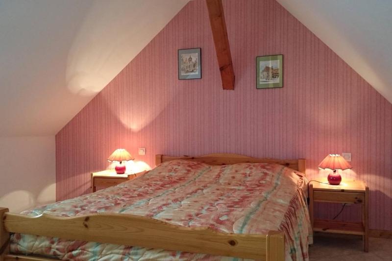 One-Bedroom Apartment image 3