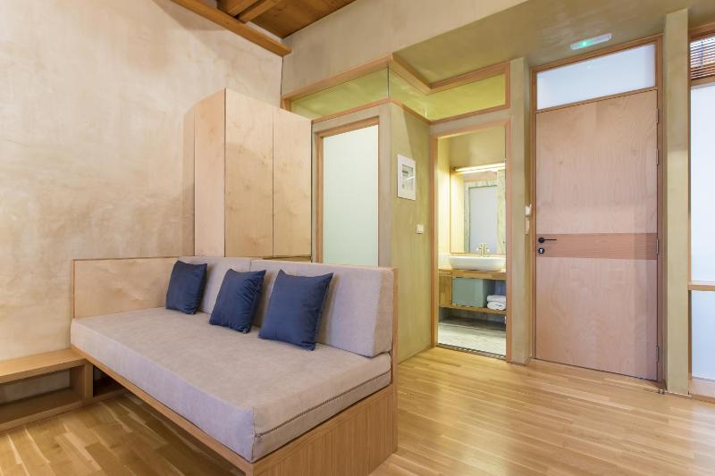 Junior Suite with Balcony image 4