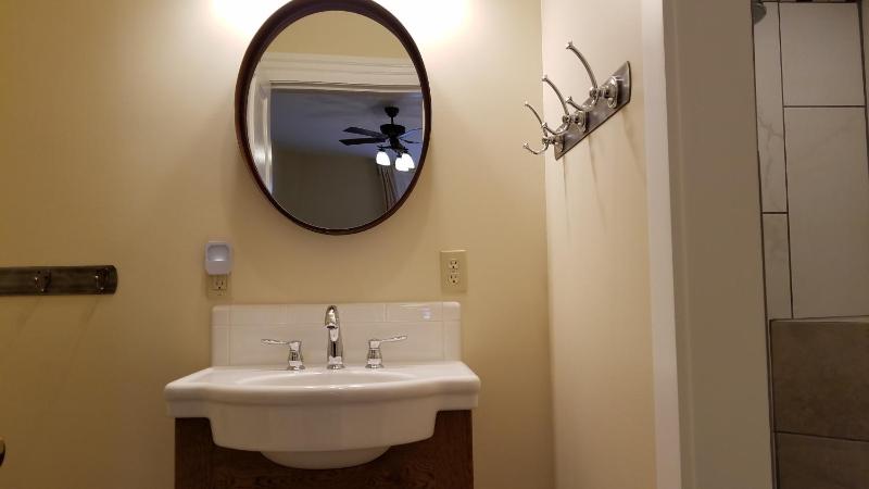 Queen Room image 2