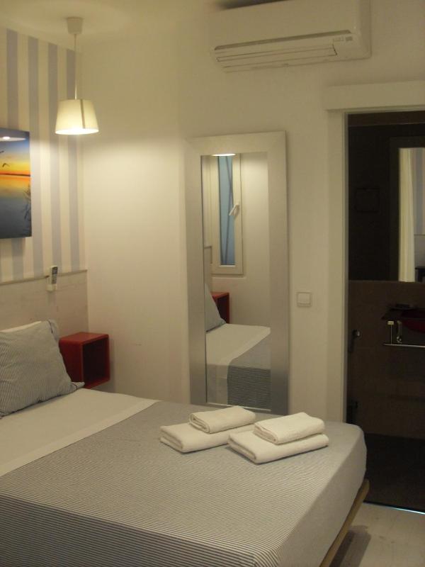 Standard Double Room image 4