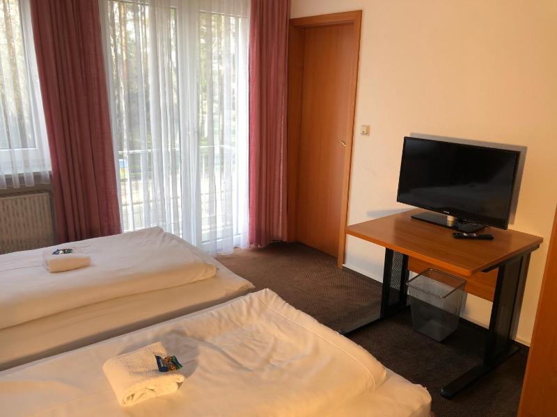 Double Room image 4
