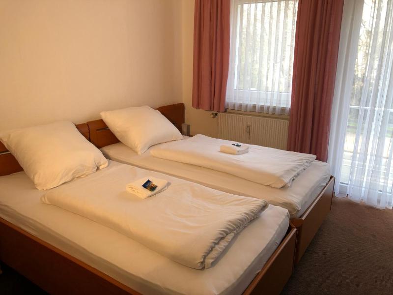 Double Room image 3