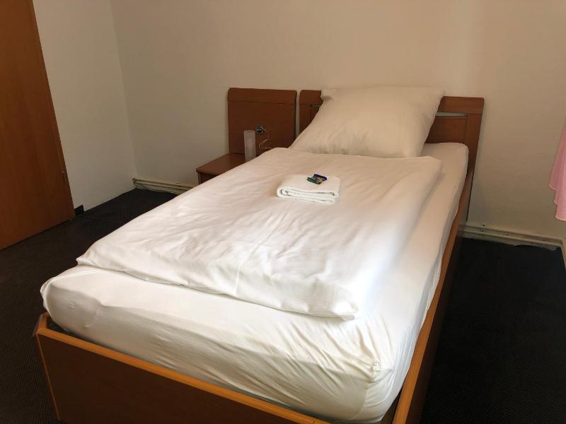 Single Room image 4