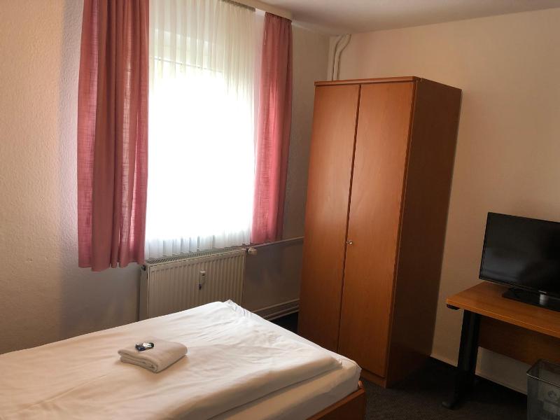 Single Room image 3