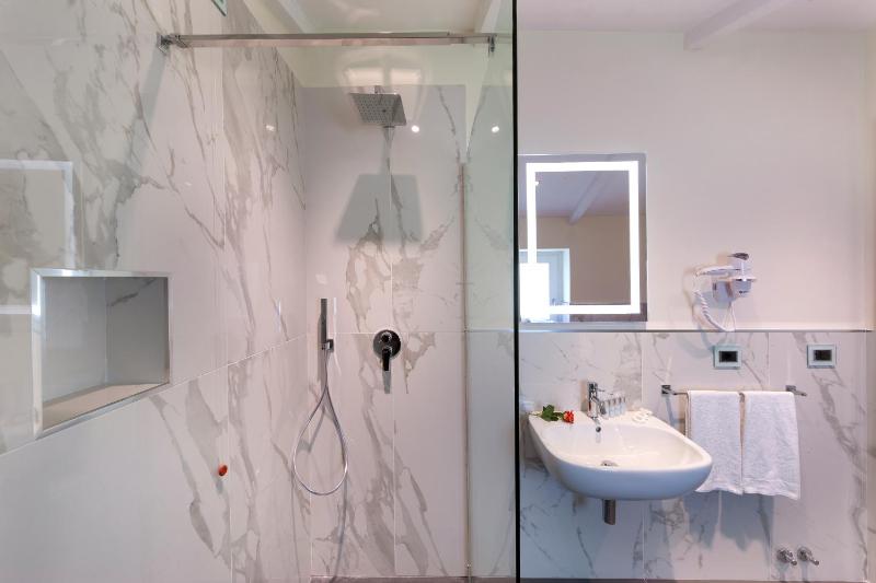 Junior Suite (4 Adults) image 3