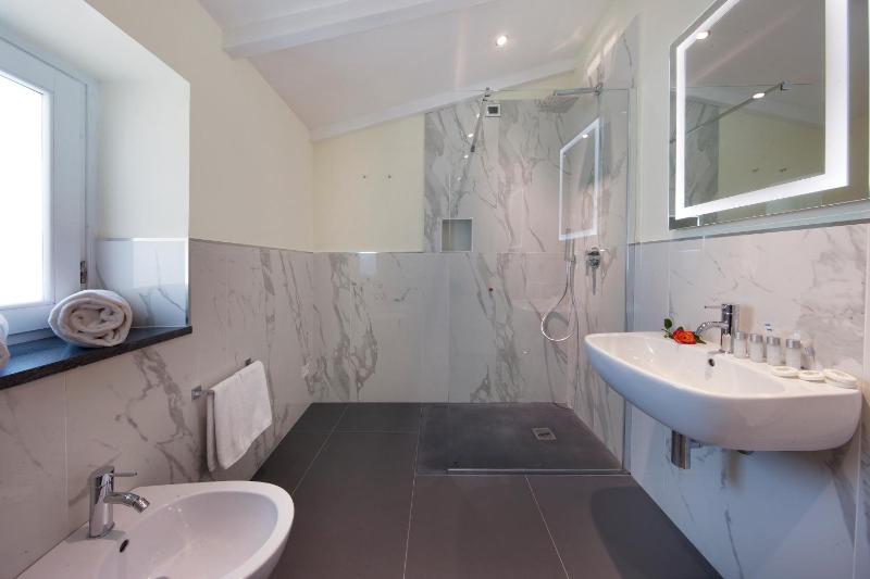 Junior Suite (4 Adults) image 4