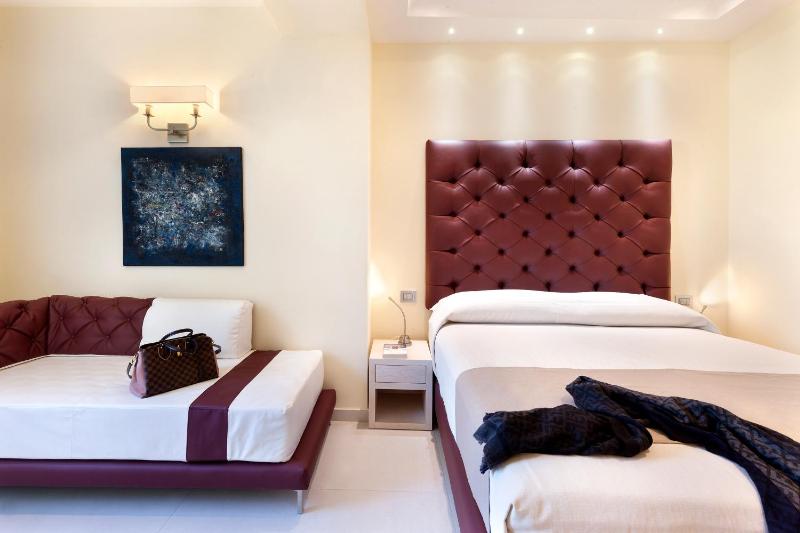 Deluxe Double Room image 2