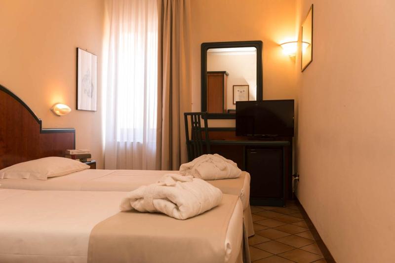 Classic Single Room image 3