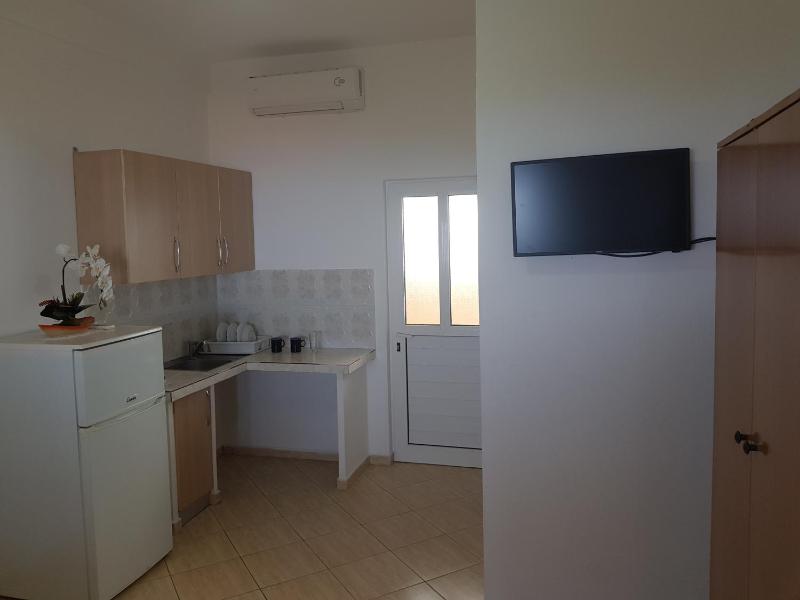 Triple Room with Sea View image 3