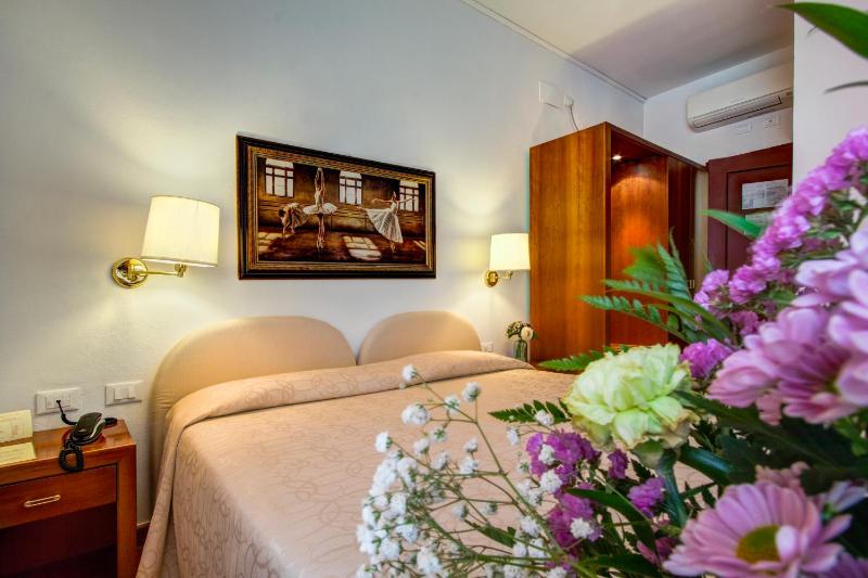 Double or Twin Room image 4