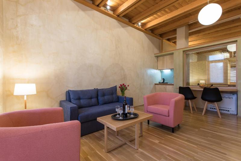 Polixeny's Suites - image 2