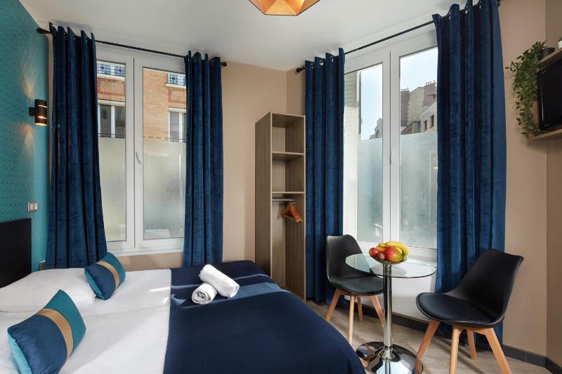 Twin Studio (2 Adults) - 106 Rue de Paris image 3