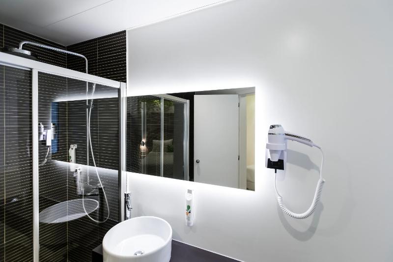 Superior Twin Room image 2