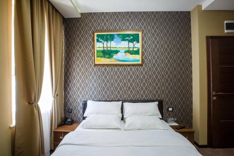 Deluxe Double Room image 2