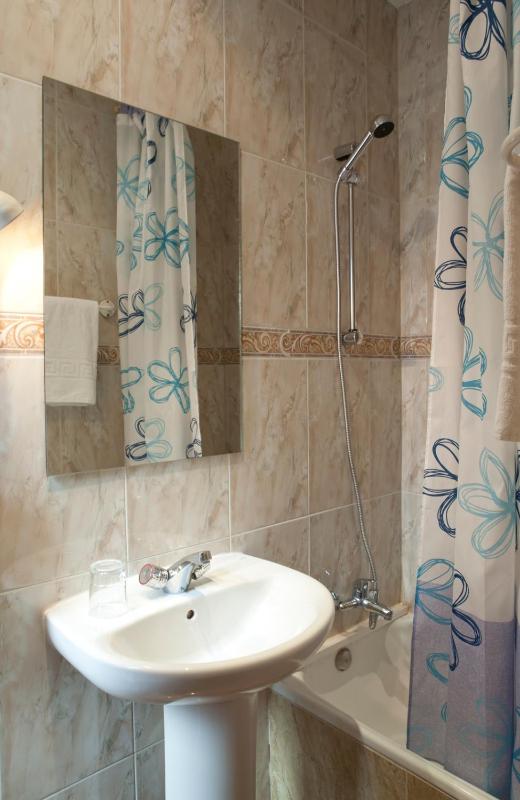 Single Room with Private Bathroom image 2