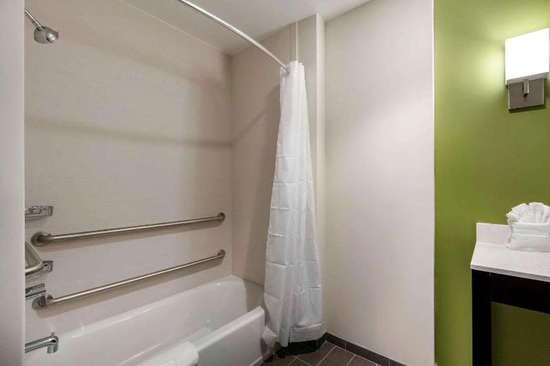 Sleep Inn & Suites Tampa South - image 12