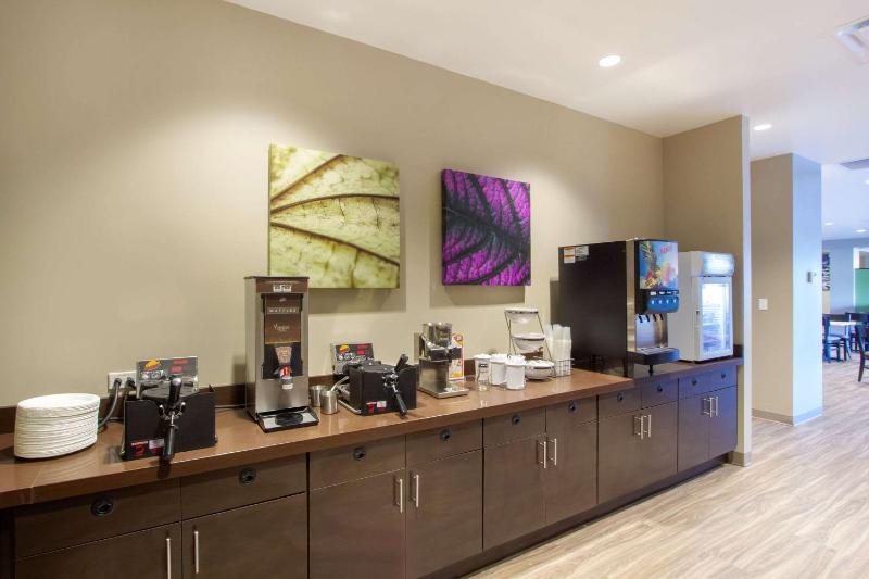 Sleep Inn & Suites Tampa South - image 36