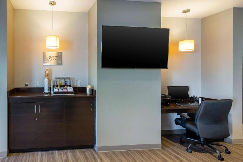 Sleep Inn & Suites Tampa South - image 35