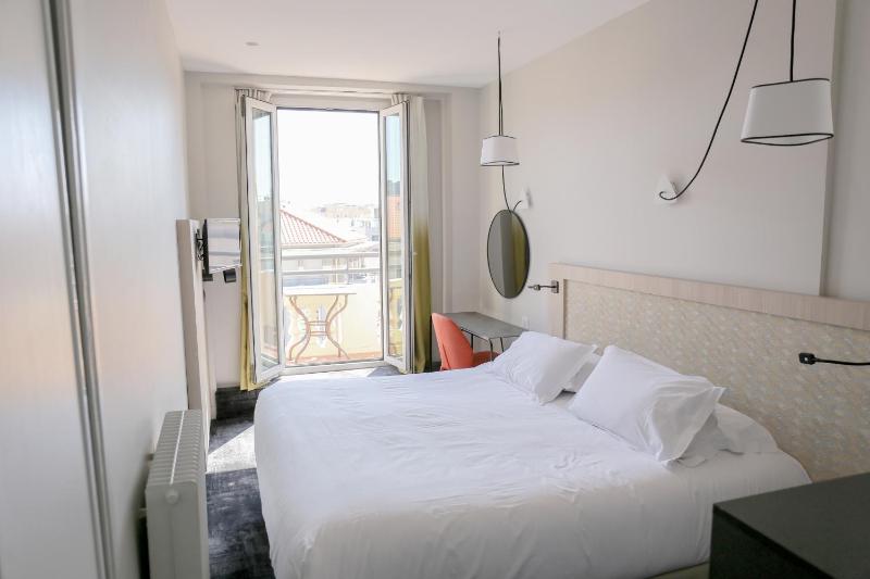 Double Room image 2