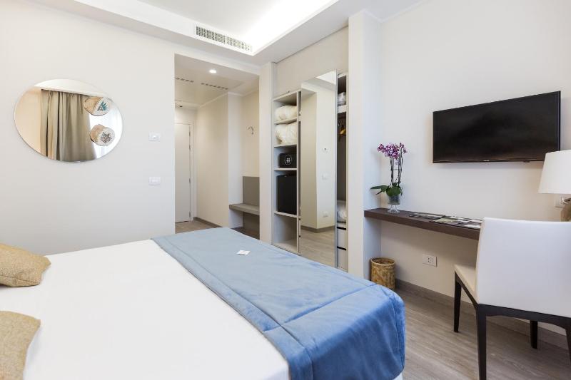 Double Room image 2