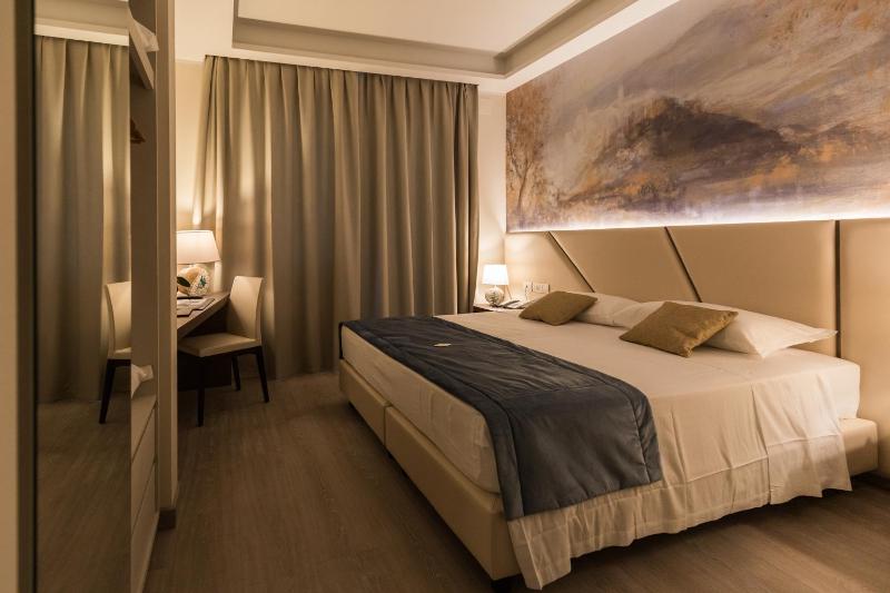 Double Room image 4