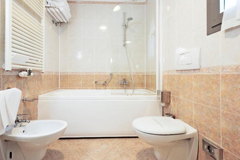 Standard Double Room image 2