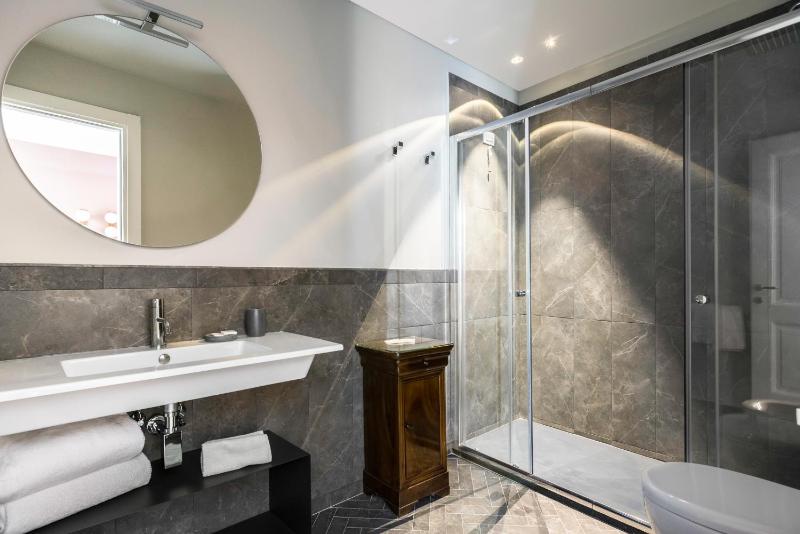 Standard Double Room image 4