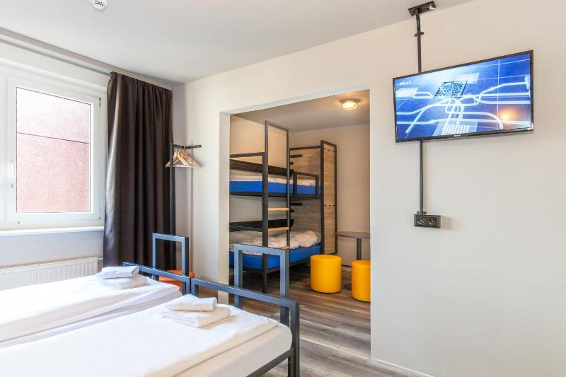 Quadruple Room image 2