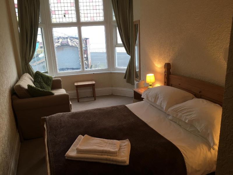 Standard Triple Room with Sea View image 1