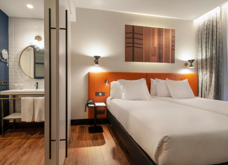 Standard Double or Twin Room image 3