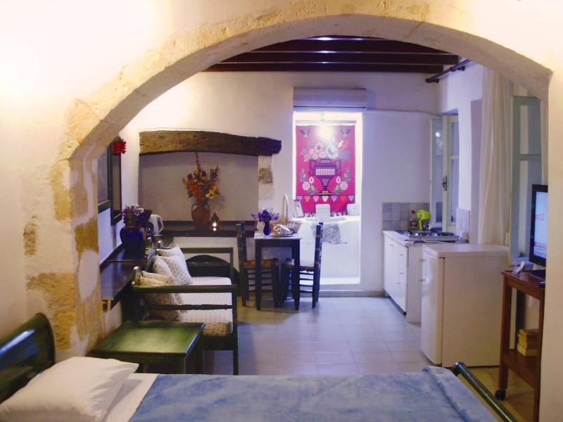 Deluxe Double or Twin Room with Garden View image 3