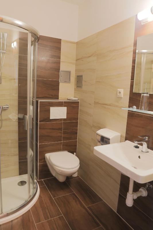 Single Room with Shower image 2
